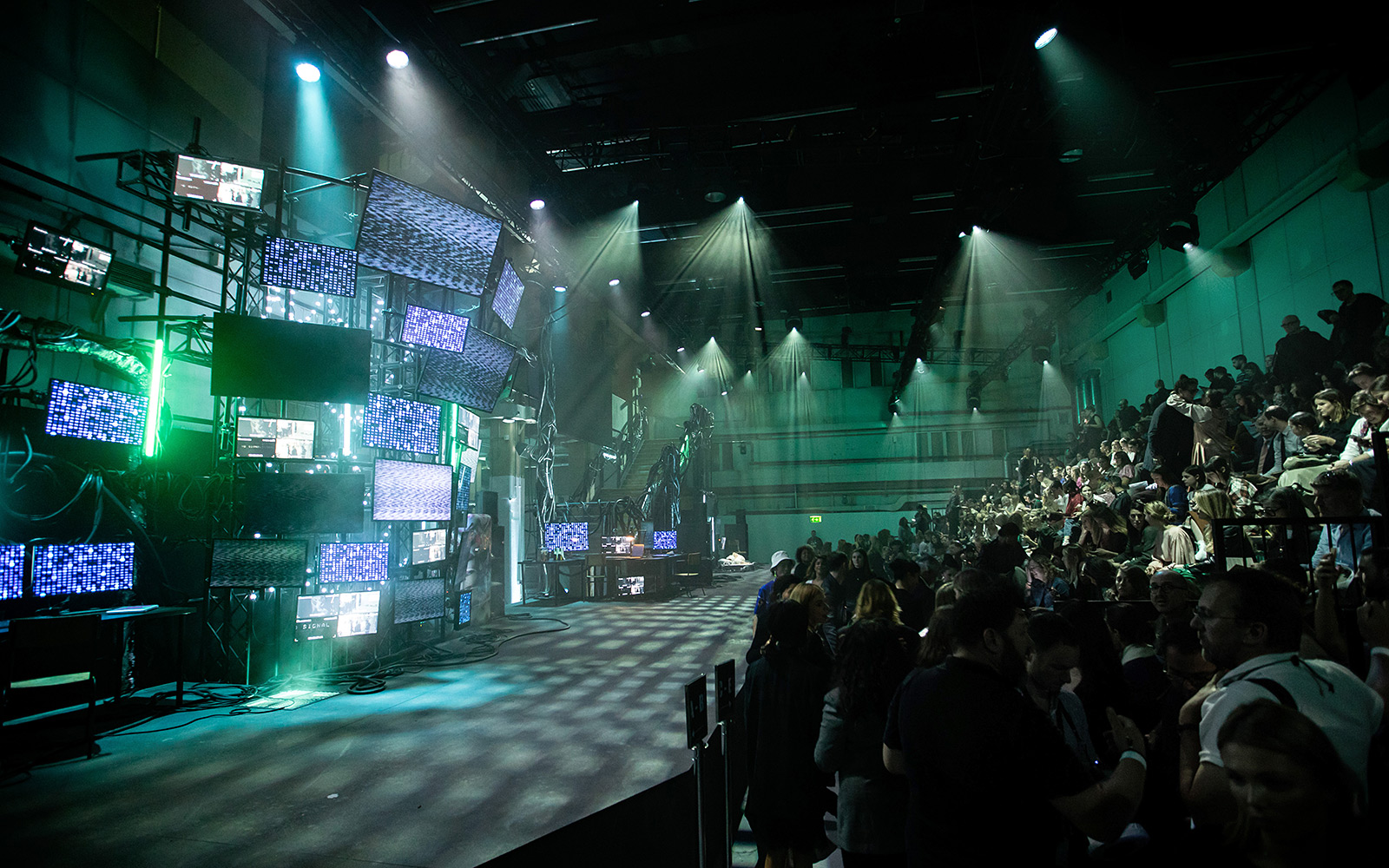 Nicholas Kirkwood SS 19 Set design