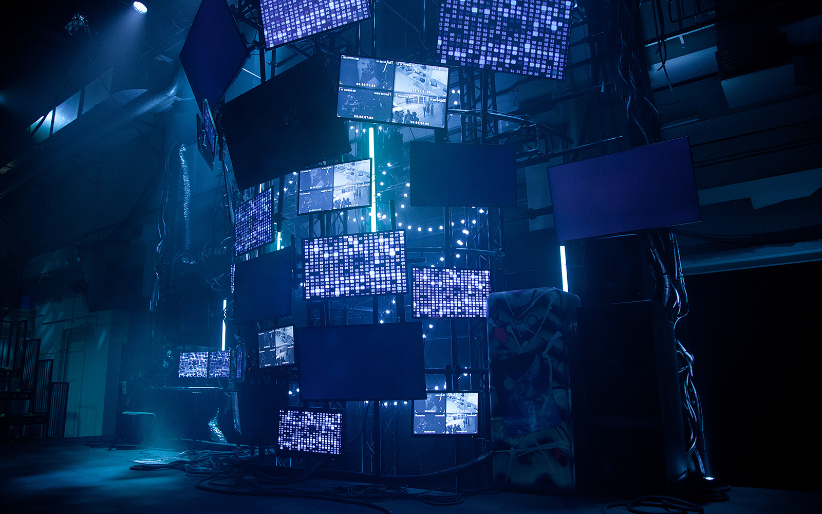 Nicholas Kirkwood SS 19 Set design